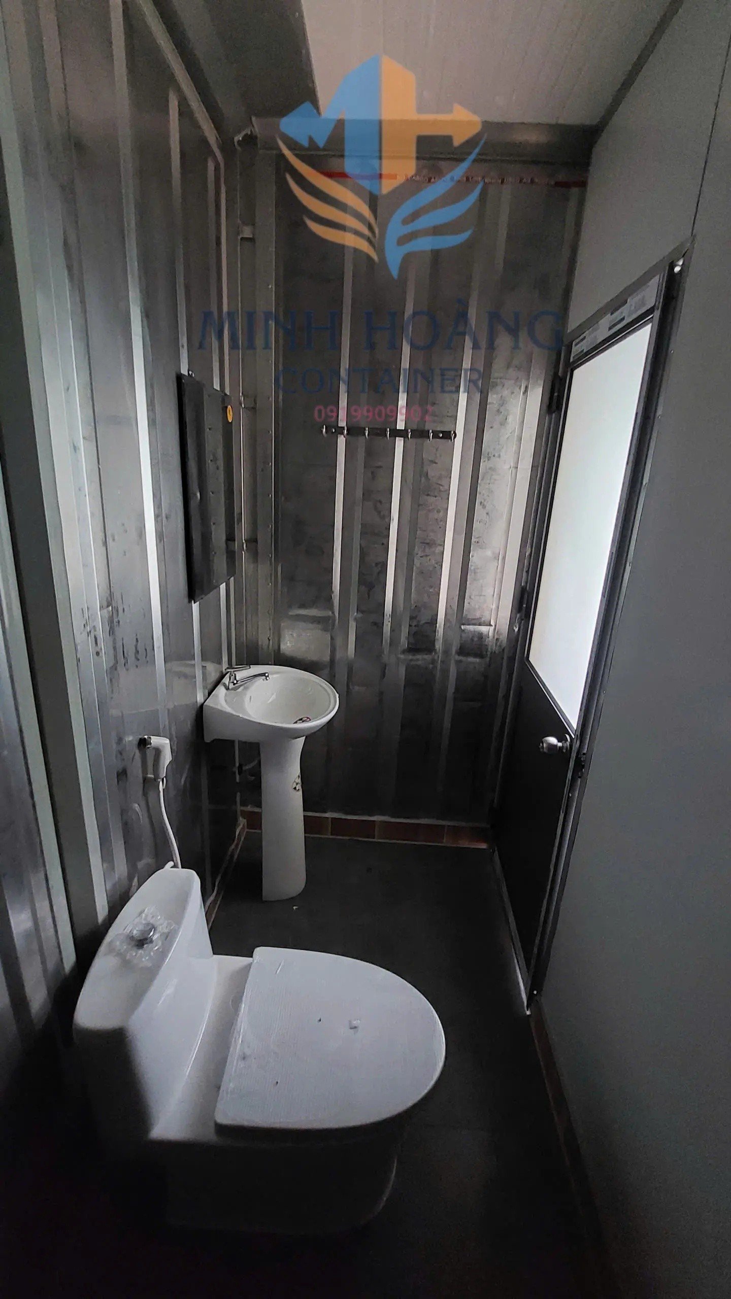 Container Văn Phòng 20 feet Xanh Lá Có Toilet Hiện Đại